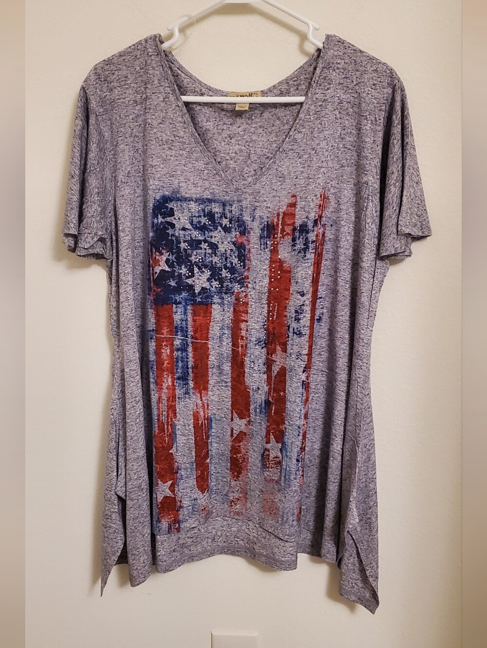 One World Heather V-Neck Flag Graphic Women's Tunic Top Shark Bite Hem Flowy